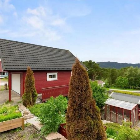 Leilighet Med Gratis Parkering Og Wifi Kristiansund Exterior foto